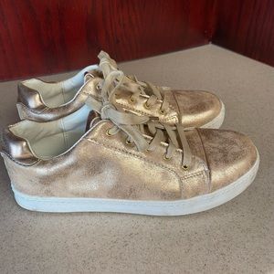 Cute & comfy sneakers